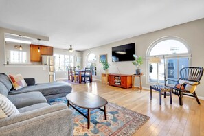 TV - Bright, Spacious 2 BD in the Heart of San Diego! (San Diego)