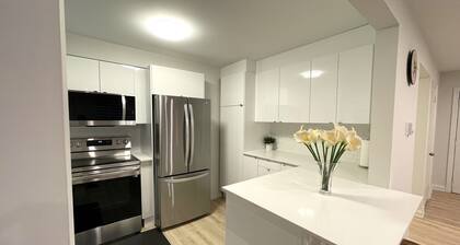 Beautiful Beach House in Trendy Neighbourhood