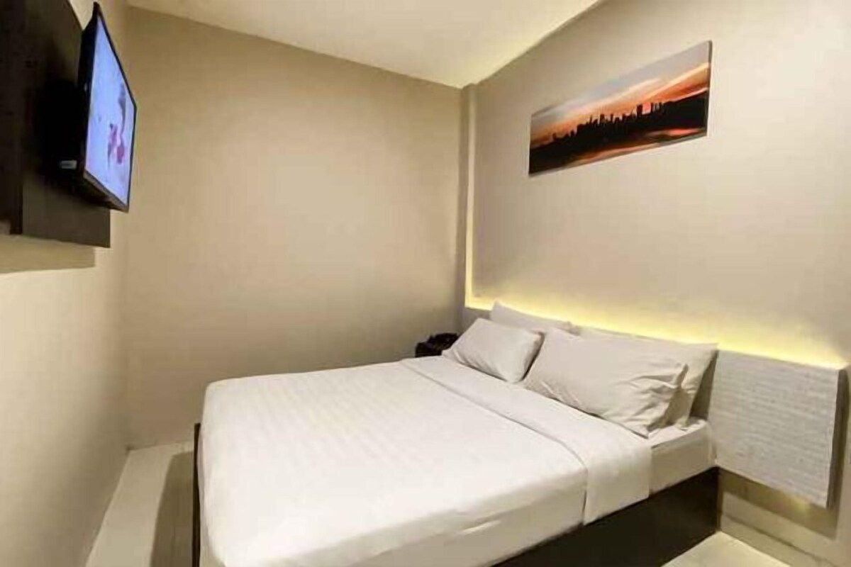 Escrivaninha, quartos à prova de som, roupa de cama