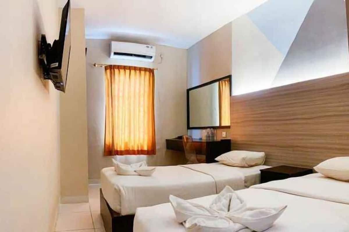 Escriptori, habitacions insonoritzades i roba de llit