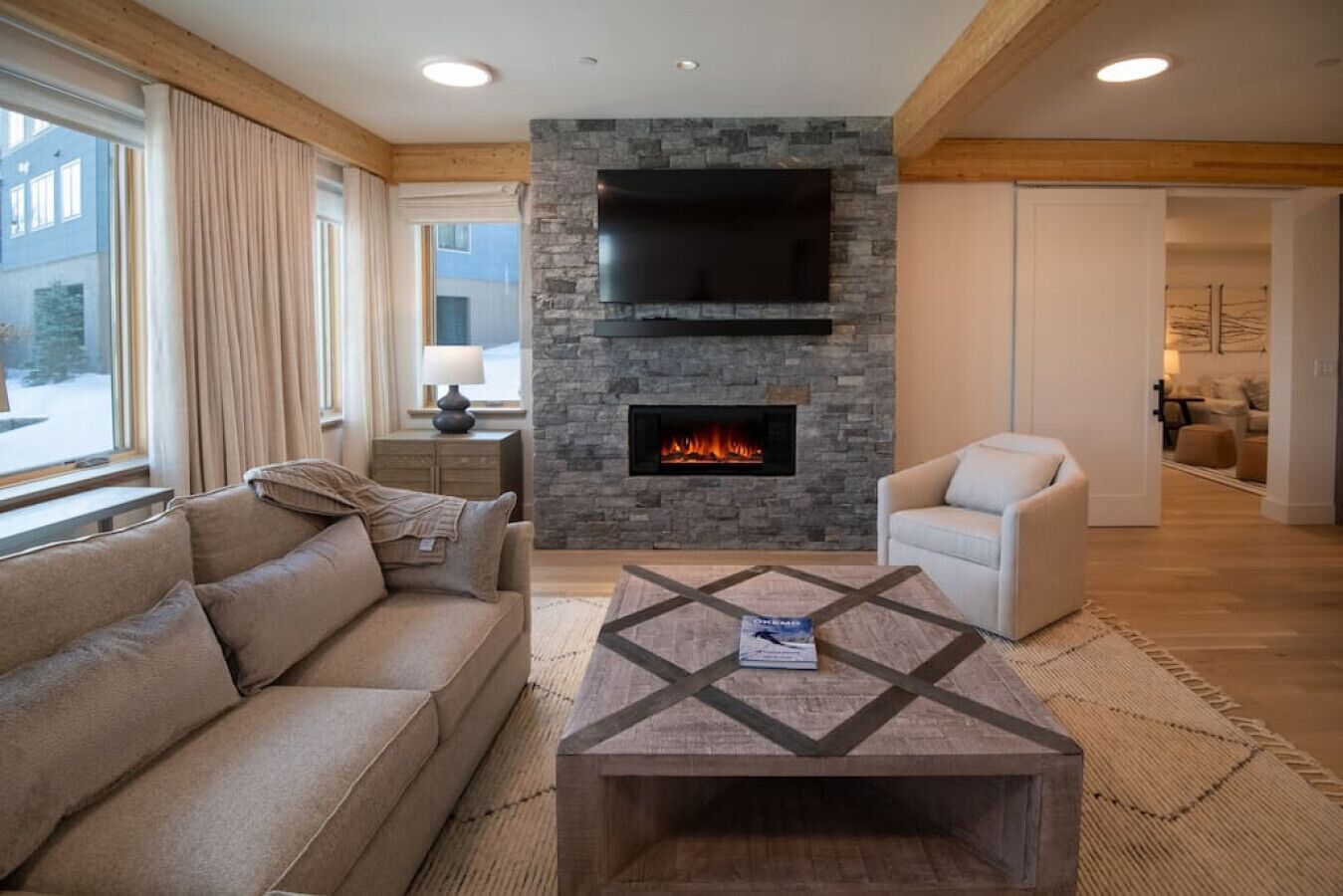 Luxurious Ski on/Ski off Condo, direct access to the Suncatcher ski lift
