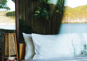 Premium bedding, minibar, in-room safe, desk - Kirana Retreat (Sumbawa Barat)