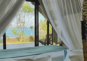 Bungalow, pemandangan pantai | Seprai premium, minibar, brankas, dan meja kerja
