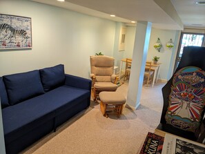 TV connectée, jeux vidéo, table de tennis de table, livres