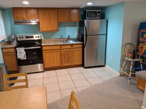 冰箱、微波炉、烤箱、炉灶