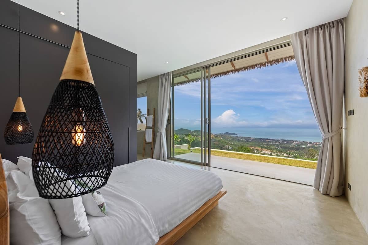4 bedrooms, in-room safe, desk, blackout curtains
