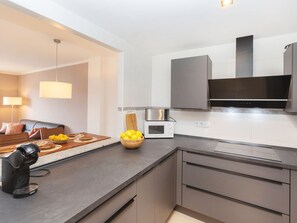 Kjøleskap, mikrobølgeovn, ovn og oppvaskmaskin