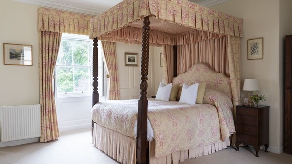 4 bedrooms, iron/ironing board, travel cot, WiFi