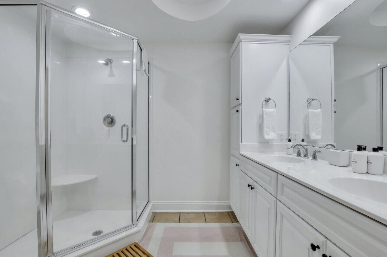 Hair dryer, towels