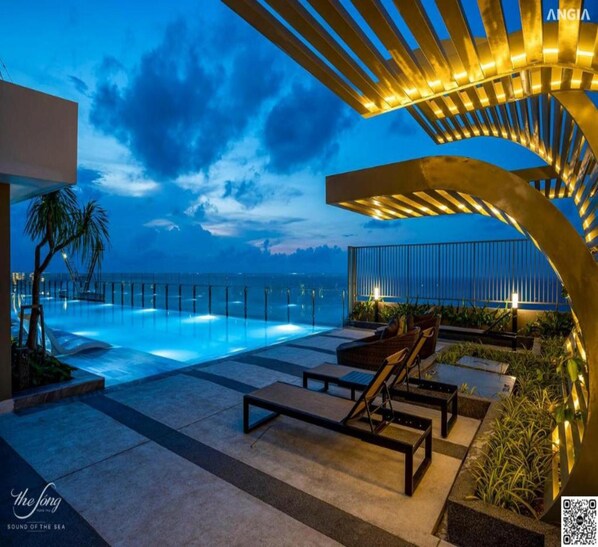 Außenpool, Liegestühle