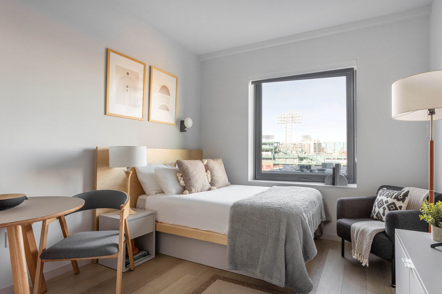 Airy Fenway Studio w/ Gym, nr Restaurants & Shops, by Blueground