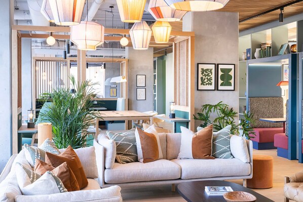 Interior - Airy Fenway Studio w/ Gym, nr Restaurants & Shops, by Blueground (Boston)