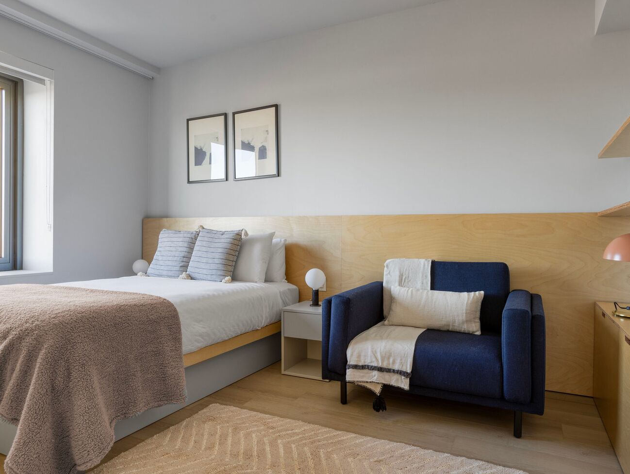 Bright Fenway Studio w/ Gym, nr T Stop & Dining, by Blueground