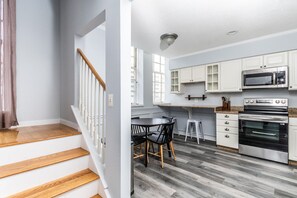 Fridge, microwave, oven, stovetop - Deluxe Charlestown 2BR w/ In-Unit W/D, close to Dining, by Blueground (Boston)