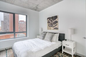 2 quartos, ferros/tábuas de passar roupa, Wi-Fi, roupa de cama