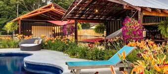 Oasis Retreat w/ pool, outdoor bar, guest house & fire pit. 4 blocks to downtown