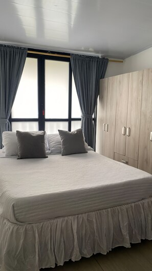 2 Schlafzimmer, Schreibtisch, Bügeleisen/Bügelbrett, WLAN