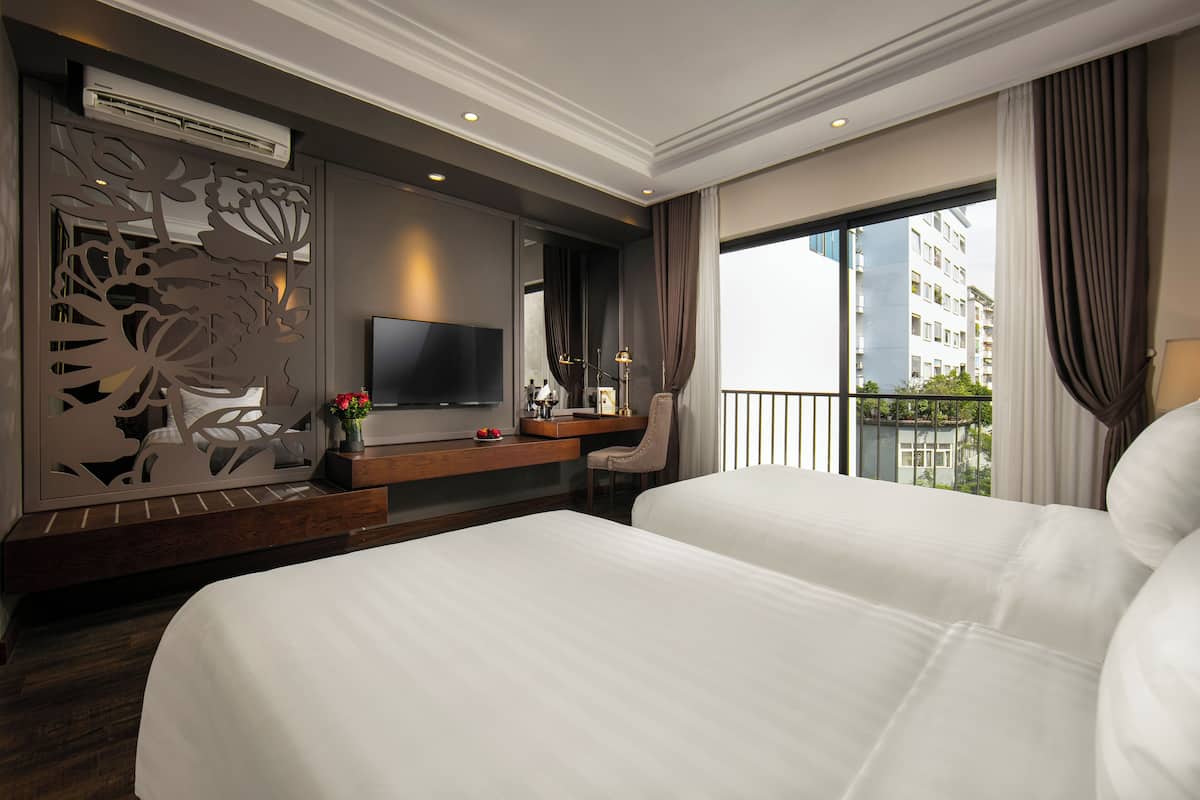 Premier Twin Room, City View | City view