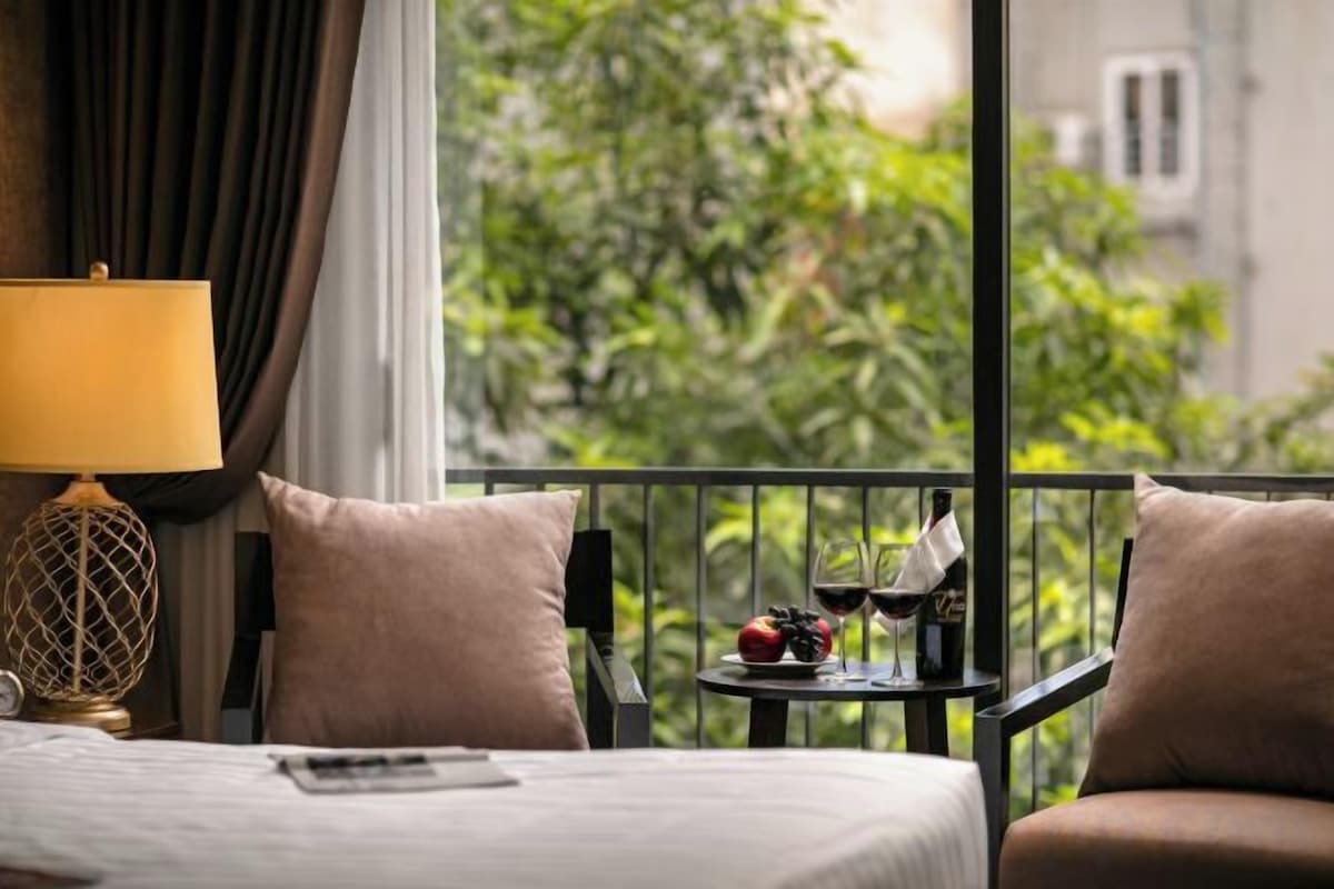 Minibar, in-room safe, blackout drapes, soundproofing