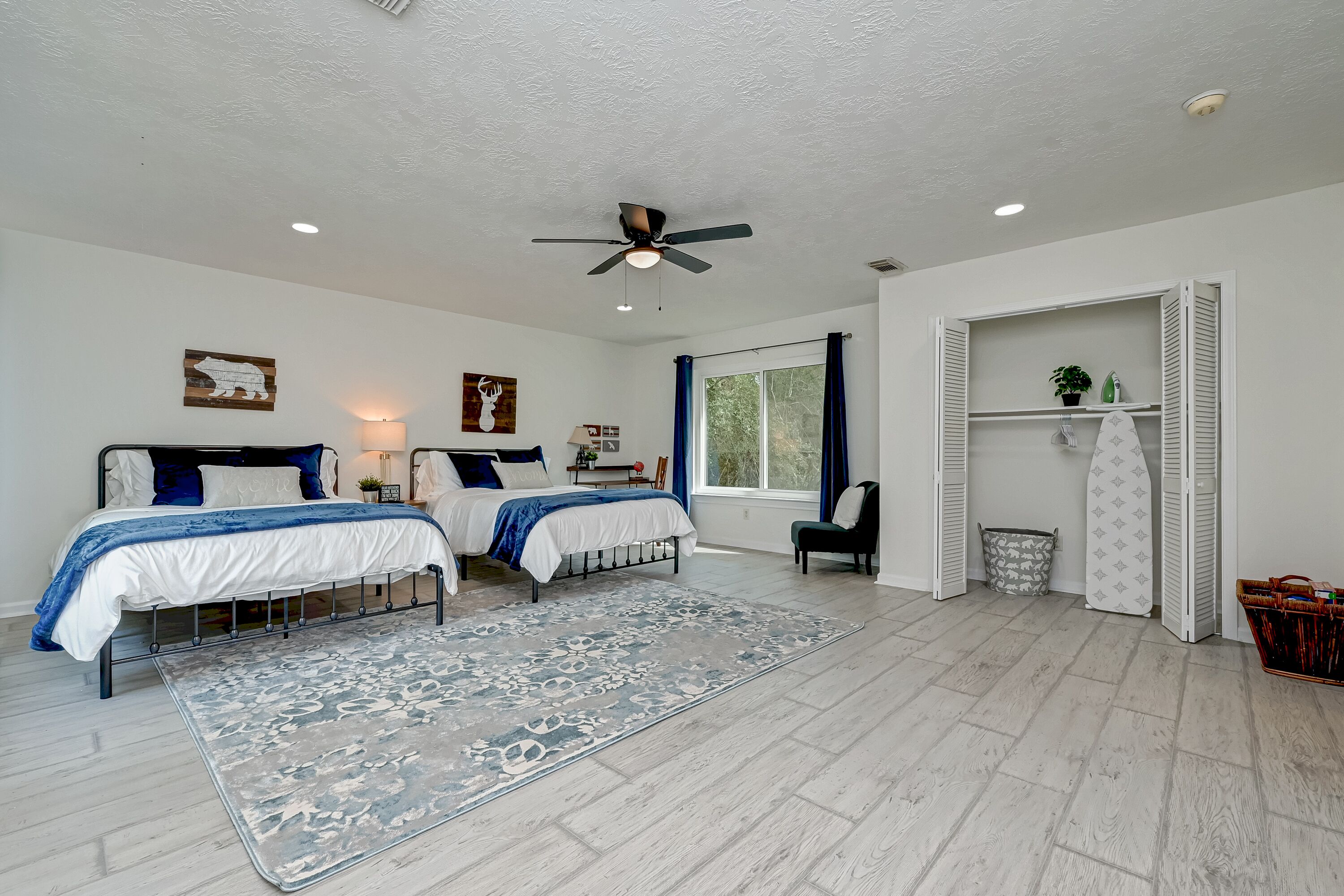 3 bedrooms, iron/ironing board, WiFi, bed sheets
