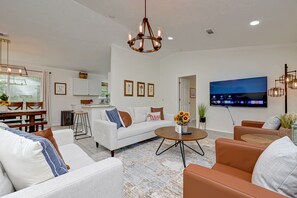 Smart TV - Modern Country Home in Magnolia (Stagecoach)