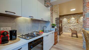 Kühlschrank, Mikrowelle, Ofen, Herdplatte