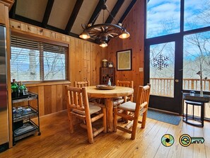 Dining - Holocene Chalet - treetop mountain views! (Basye)