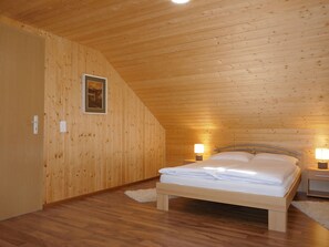 2 Schlafzimmer, Schreibtisch, Internetzugang