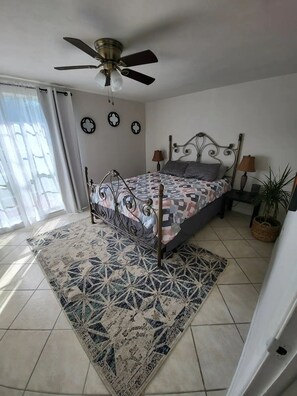 3 bedrooms, desk, iron/ironing board, free WiFi