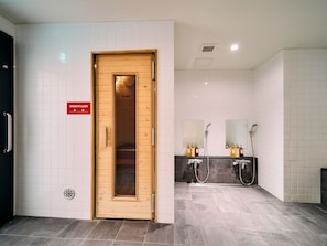 Public bath - Hotel Plus Hostel TOKYO ASAKUSA 1 (Tokyo)