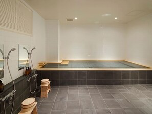 Nhà tắm công cộng