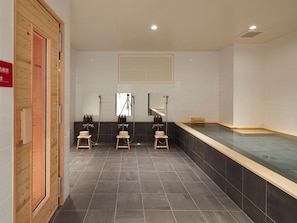 Public bath - Hotel Plus Hostel TOKYO ASAKUSA 1 (Tokyo)