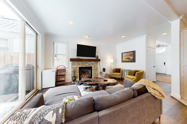 Televisión, chimenea