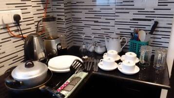 Kühlschrank, Ofen, Herdplatte, Geschirrspüler