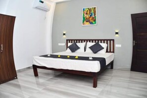 2 chambres, coffres-forts dans les chambres, fer et planche à repasser