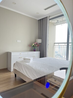 Luxury-Apartment | 2 Schlafzimmer, Schreibtisch, Verdunkelungsvorhänge