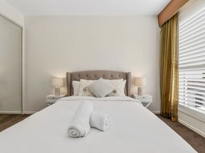 5 bedrooms, desk, free WiFi