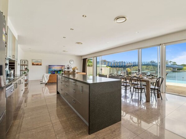 Fridge, microwave, dishwasher, cookware/dishes/utensils