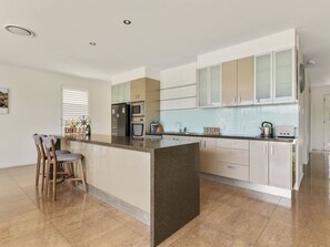 Fridge, microwave, dishwasher, cookware/dishes/utensils