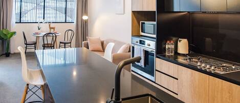 冰箱、微波炉、洗碗机、厨具/餐具