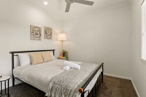 2 bedrooms, desk, iron/ironing board, free WiFi - Cozy 2BR brandnew home @Brown Plains (Browns Plains)