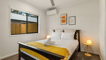 2 makuuhuonetta, työpöytä, silitysrauta/-lauta, ilmainen Wi-Fi