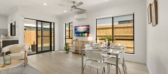 Dual-key 5BR Family home w/ stunning interior