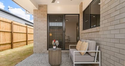 Dual-key 5BR Family home w/ stunning interior