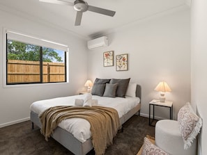 3 bedrooms, desk, free WiFi - Comfortable 3BR home/ Convenient location (Browns Plains)