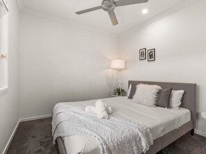 2 bedrooms, desk, iron/ironing board, free WiFi