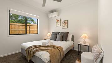 5 Schlafzimmer, Schreibtisch, Bügeleisen/Bügelbrett, kostenloses WLAN