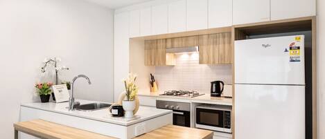 Fridge, microwave, oven, stovetop