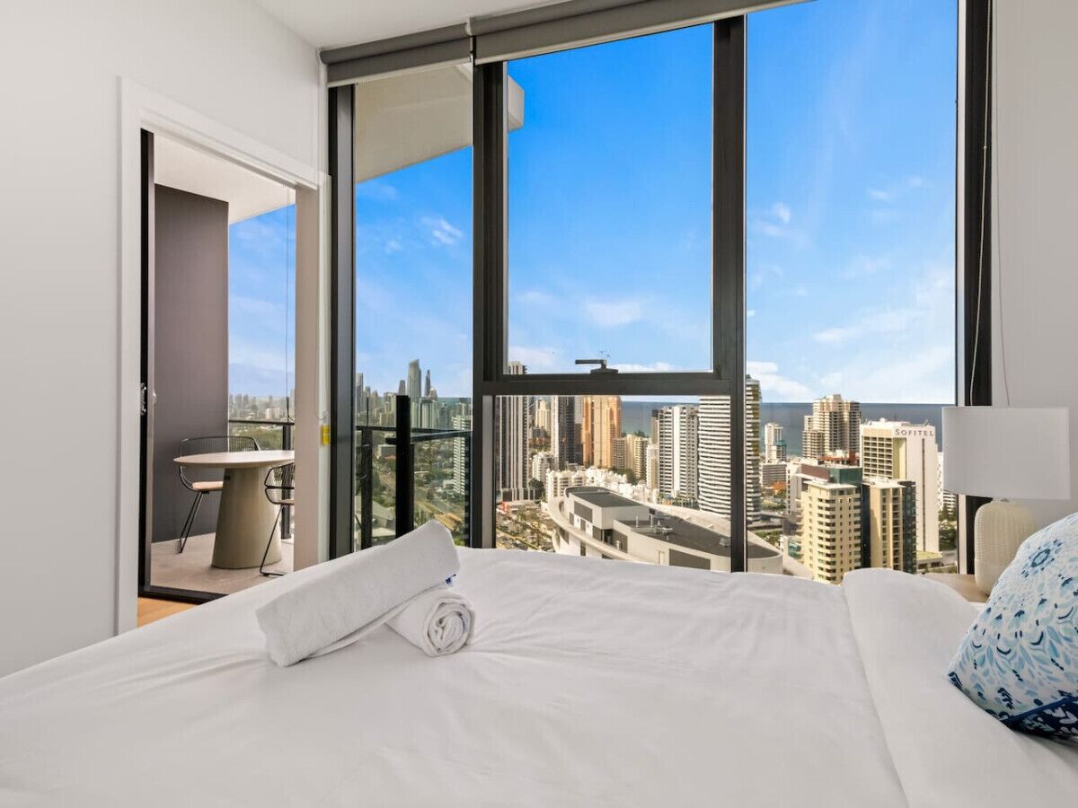 2 bedrooms, desk, iron/ironing board, WiFi