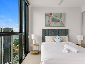 2 室のベッドルーム、デスク、アイロン / アイロン台、WiFi